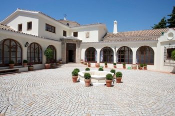 The fine country house in Marbella
