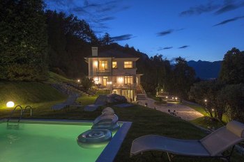 The magnificent country house on the lake Madzhore