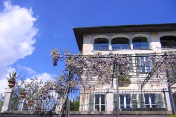 Старинная вилла на озере Орта
